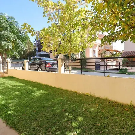 Guedin Sea Side Maisonette, *