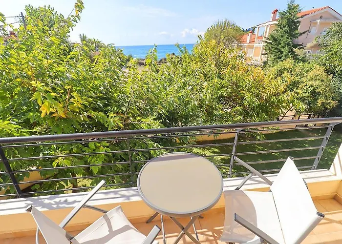Guedin Sea Side Maisonette, *