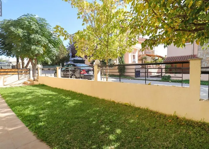Guedin Sea Side Maisonette, *