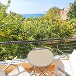 Guedin Sea Side Maisonette, *